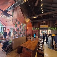 โรงบ่มปัวคาเฟ่แอนด์อีทเทอรี่