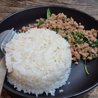 เมนูของร้าน กะเพราแท้ สาขา แม็คโครศรีอยุธยา พญาไท