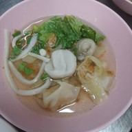 เมนูของร้าน เจ๊อ้อย ก๋วยเตี๋ยวปลา ก๋วยเตี๋ยวเป็ด ข้าวหน้าเป็ด ข้าวหมูแดง