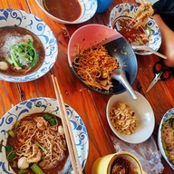 เมนูของร้าน ก๋วยเตี๋ยวเรือตายาย
