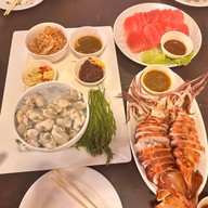 ร้านแซ่บนัว สน.คลองตัน