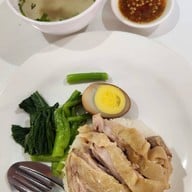 เมนูของร้าน ร้านอาหารมาดามน้อย หลวงพระบาง