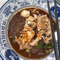 ก๋วยเตี๋ยวเรือสามแซ่บ ตลาด The Moonlight ปากน้ำ