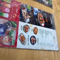 ก๋วยเตี๋ยวเรือสามแซ่บ ตลาด The Moonlight ปากน้ำ