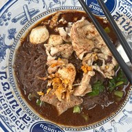 ก๋วยเตี๋ยวเรือสามแซ่บ ตลาด The Moonlight ปากน้ำ