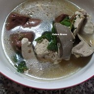 เมนูของร้าน ต้มเลือดหมูปากซอยอรรถกวี