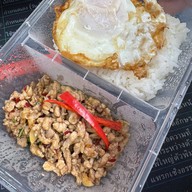 เพรา-เพรา (PRAO PRAO) กะเพราพริกแห้งกากหมู สาขาปากซอยรามอินทรา 101