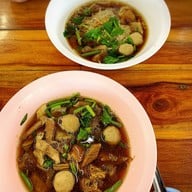 โตเกาเหลาเนื้อหนองมน