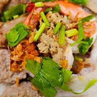 เฮียอ้วนกระดูกหมู Since 1982