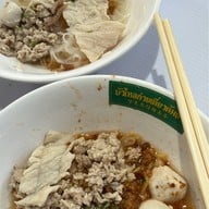 บัวไหลก๋วยเตี๋ยวต้มยำ สาขาหลักเทพรักษ์-วัชรพล