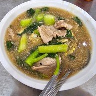 ราดหน้า ยอดผักเมืองทอง