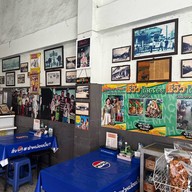 แมนโร่ผัดหมี่โคราชเจ้าเก่าดั้งเดิมหน้าวัดสระแก้ว