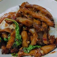 ข้าวกะเพราพริกแห้ง นายมอส วิภาวดีรังสิต 35