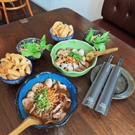 ThongSmith ARI ซอย 4 ฝั่งเหนือ