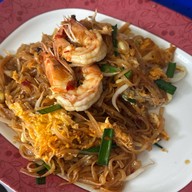 แมนโร่ผัดหมี่โคราชเจ้าเก่าดั้งเดิมหน้าวัดสระแก้ว