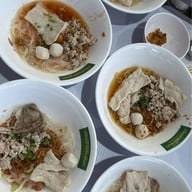 บัวไหลก๋วยเตี๋ยวต้มยำ สาขาหลักเทพรักษ์-วัชรพล