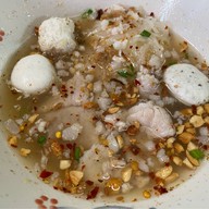 เมนูของร้าน ใสสะอาดก๋วยเตี๋ยวลูกชิ้นน้ำใส อรุณอมรินทร์