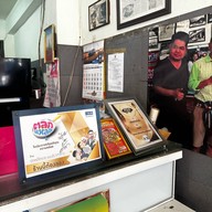 แมนโร่ผัดหมี่โคราชเจ้าเก่าดั้งเดิมหน้าวัดสระแก้ว