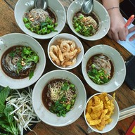 ก๋วยเตี๋ยวเรือเสือลวกเส้น เมืองทองธานี