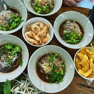 ก๋วยเตี๋ยวเรือเสือลวกเส้น เมืองทองธานี