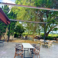 Anacolly Cafe’ & Bistro