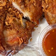 ซีลีน ไก่ทอดหาดใหญ่(ฮาลาล) Camping Gound สะพานควาย