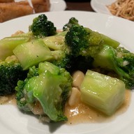 เรือนต้น มณเฑียร สุรวงศ์