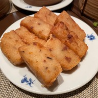 เรือนต้น มณเฑียร สุรวงศ์