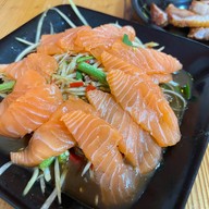 เมนูของร้าน ฟาดยำ ฟาดยำแปดริ้ว