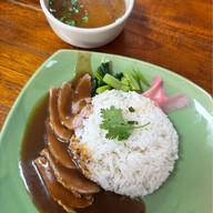 เมนูของร้าน เป็ดย่างท้ายช้าง