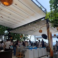 BlueFin Beach Bar & Restaurant