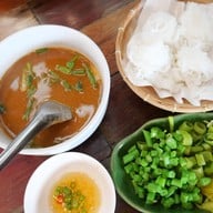 ขนมจีนต้นก้ามปู วัดจันทร์