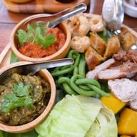 ขนมจีนต้นก้ามปู วัดจันทร์