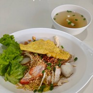 ก๋วยเตี๋ยวต้มยำหมูกรอบ บ้านแพน (โอ๊ตต้มยำ)