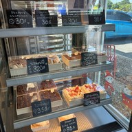 Lat & Loaf Cafe