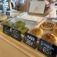 Lat & Loaf Cafe