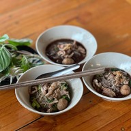 ก๋วยเตี๋ยวเรือเสือลวกเส้น เมืองทองธานี