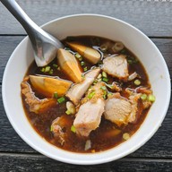 เมนูของร้าน ก๋วยจั๊บน้ำข้น เรื่องเยอะ ราชพฤกษ์