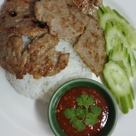 เกี๊ยวทอด ตึก b