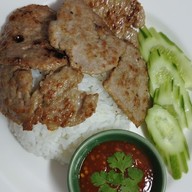 เกี๊ยวทอด ตึก b