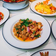 ฅนช่างยำ by กั้งบ้านเพ สาขาทองหล่อ ทองหล่อ ซอย 13