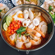 Noodles station by baanmitt