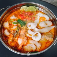 Noodles station by baanmitt