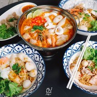 Noodles station by baanmitt