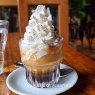 Bloom Cafe And Hostel Lipe