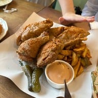 เมนูของร้าน Henryfry Fried Chicken ไก่ทอด เจริญกรุง