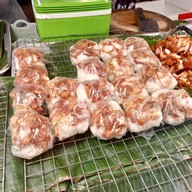 บรรยากาศ ข้าวเหนียว + หมูทอด 25 บาท เซฟวันโก