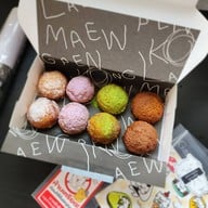 แมวเป็นของเหลว ขนม ชูครีม ชานม โกโก้ กาแฟ นมเผือก น้ำส้ม แมวเป็นของเหลว