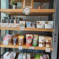 บรรยากาศ School Coffee x Warm Batch Roasters