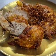 เมนูของร้าน ไก่ทอดเจ๊กี ส้มตำโปโล ลุมพินี